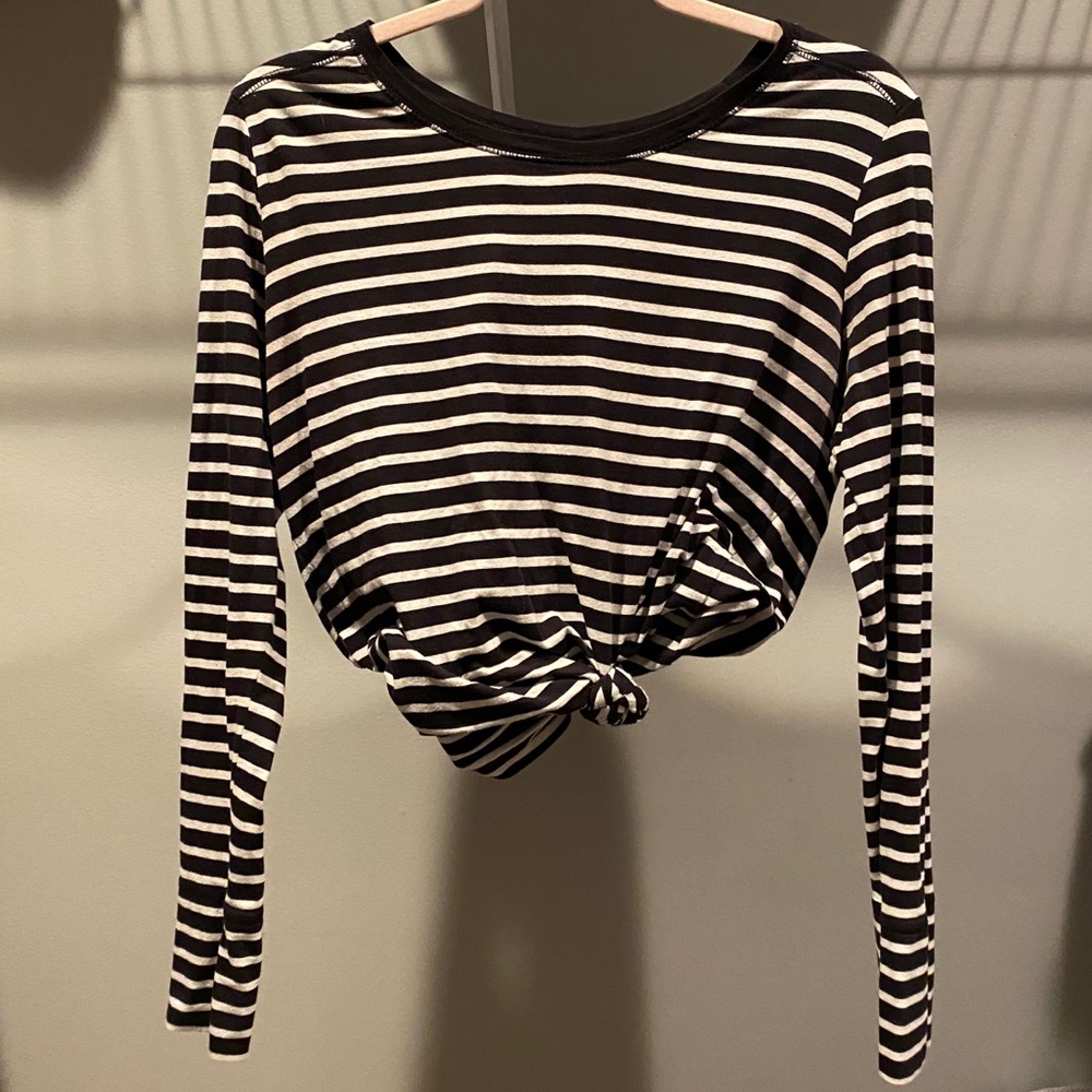 Long-sleeve crop top